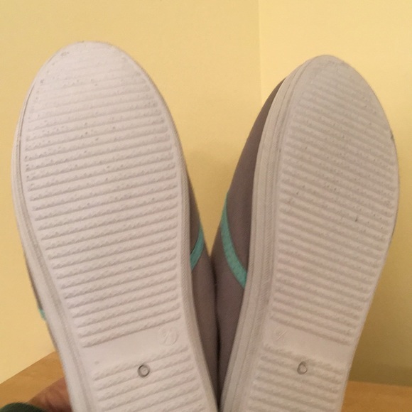 NWOT sneaker buddies. Sz 6/7. EC - Picture 2 of 3